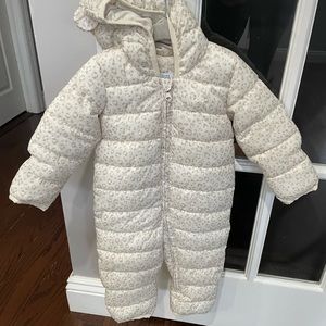 Gap kids puffer suit. Cream and tan 6-12 mo. Worn once